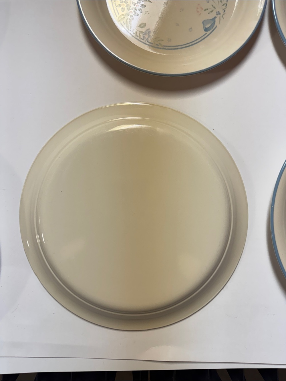 Vintage Set of 6 Excel Fresh Flowers Plates - 4 Dinner Plates & 2 Dessert Plate - Picture 4 of 4